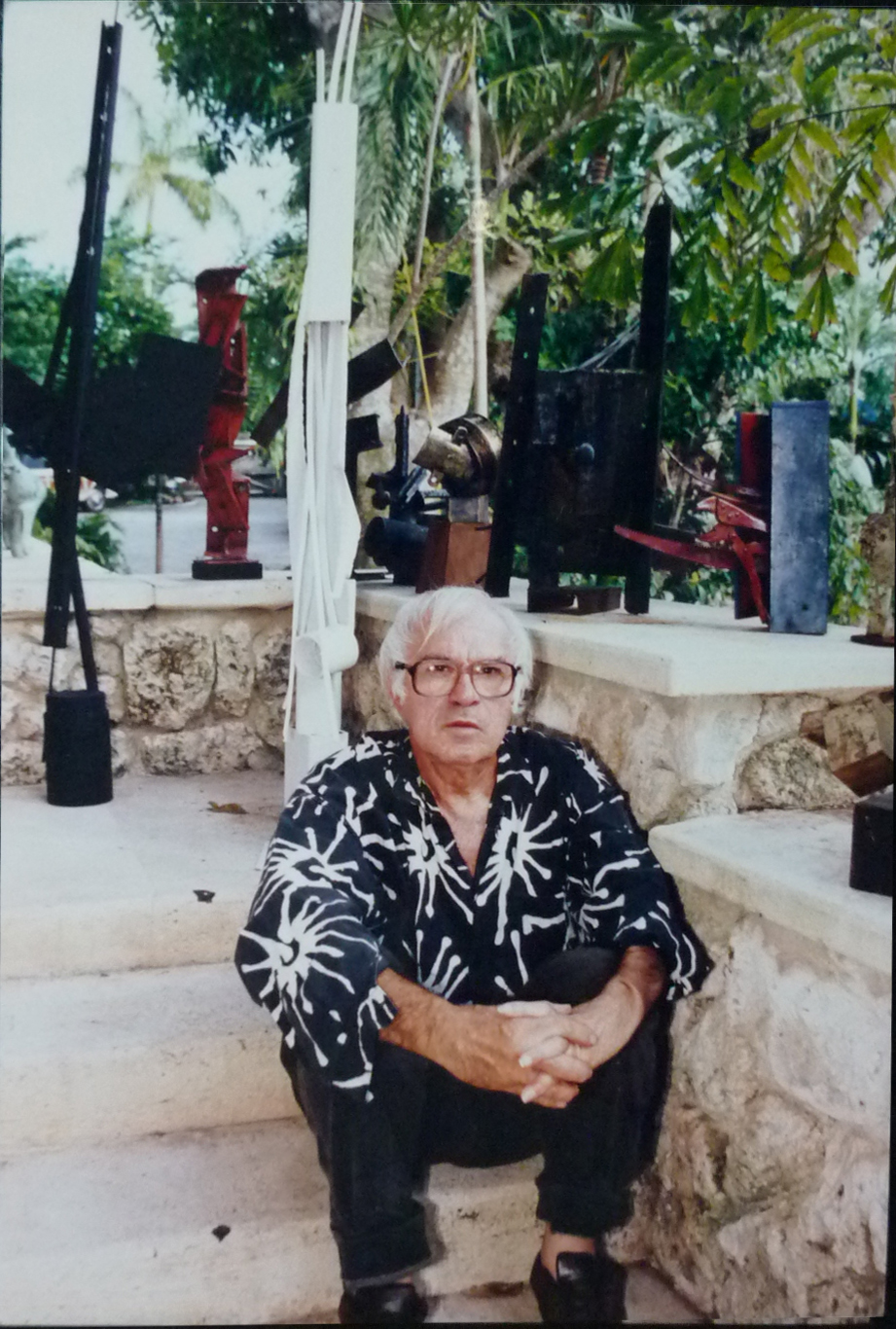 Tomás Oliva en su taller de Coconut Grove